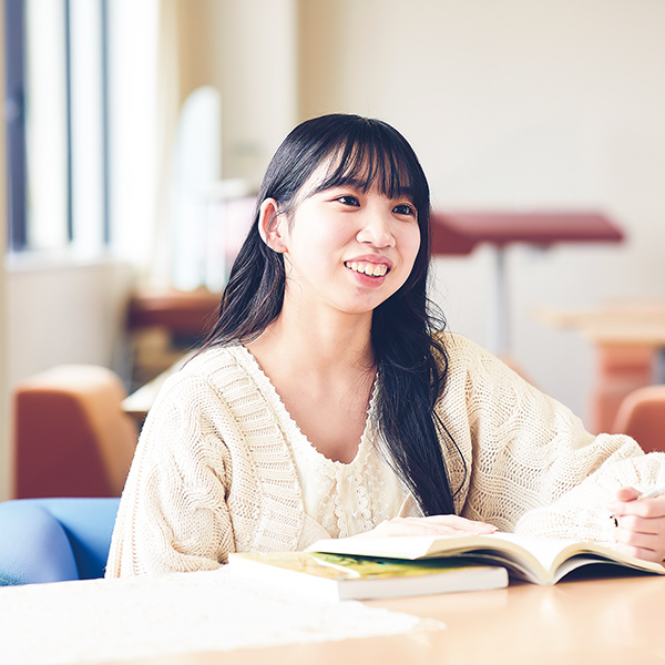 心理学部 現代応用心理学科 3年生 上田 雪乃さん