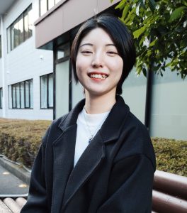 【学生紹介】心理学部1回生 村上茉奈美さんを紹介します。