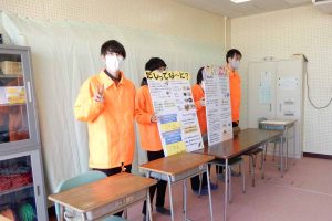 地域協働論を学ぶ学生たちが、宝塚市立南ひばりガ丘中学校でパネル発表しました！