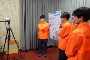 地域協働論を学ぶ学生たちが、宝塚市立山手台小学校でパネル発表しました！