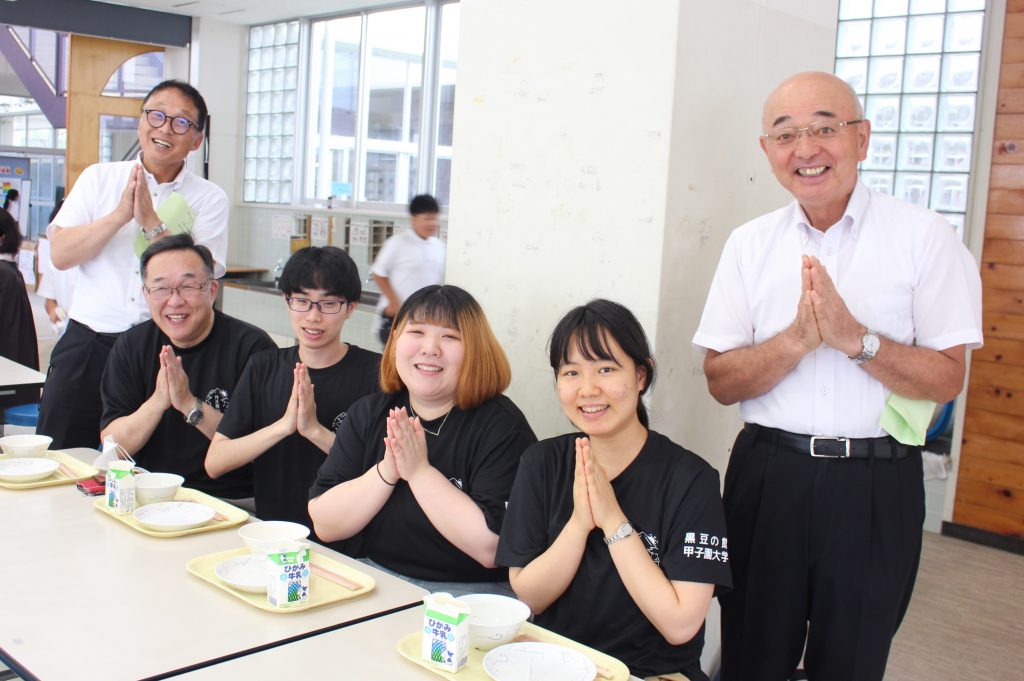 左が丹後政俊教育長、右が酒井隆明市長