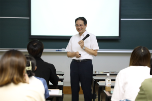 「マーケティングと心理学／ビジネス心理学」特別講義  「新素材が売れるための開発」を実施しました。