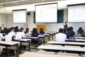 沖縄県立中部農林高校　食品科学科2年生の皆さんが本学にいらっしゃいました。
